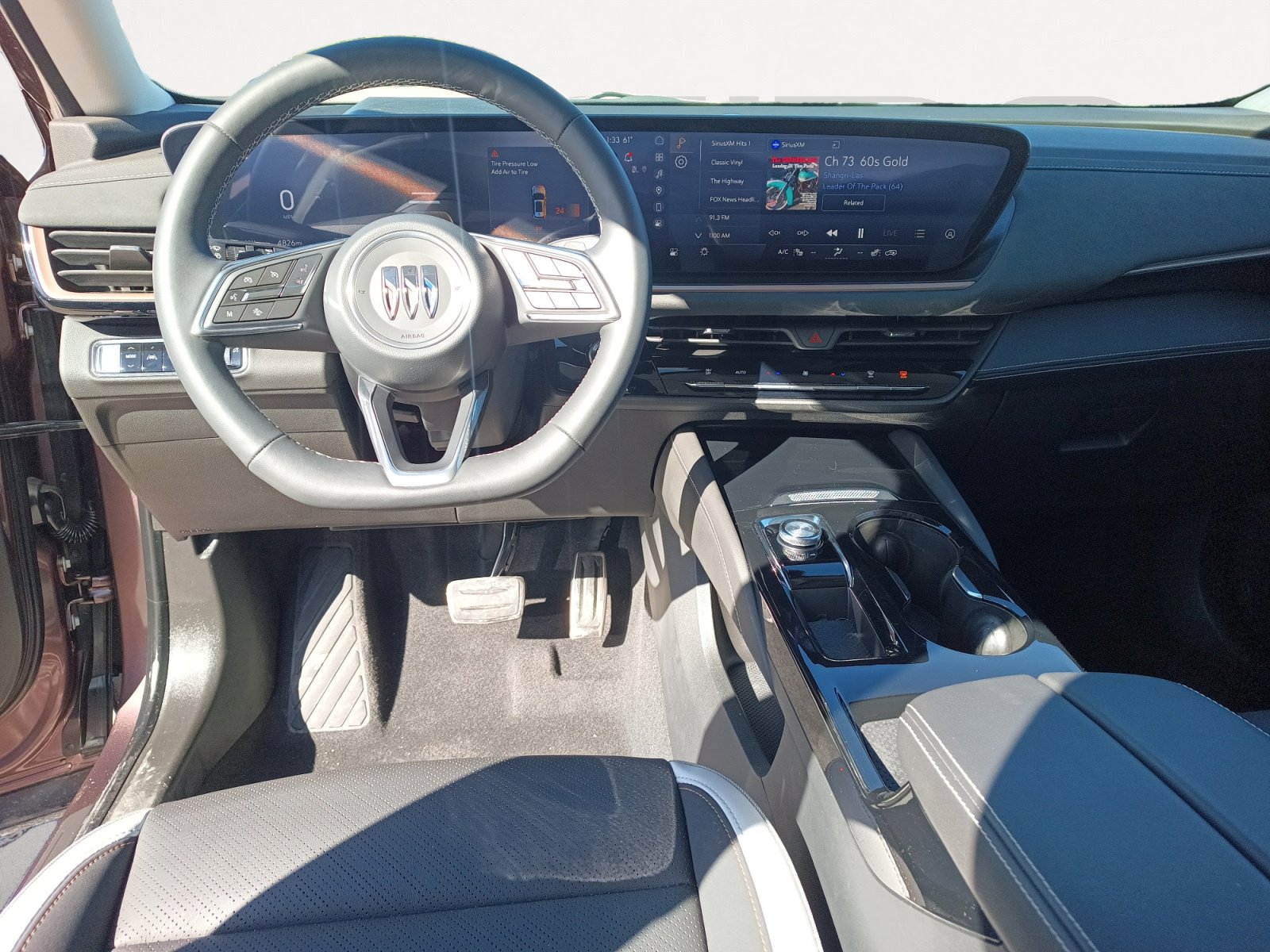 Used 2025 Buick Envision Sport Touring image 3