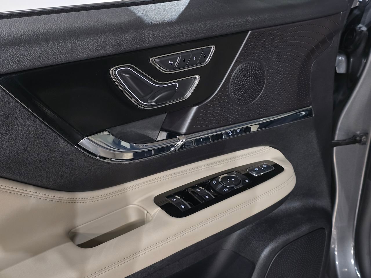 New 2026 Lincoln Corsair Reserve image 17