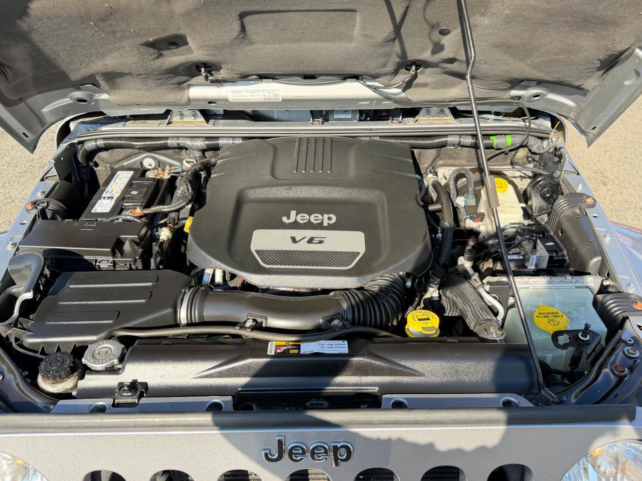Used 2015 Jeep Wrangler Unlimited Sahara w/ Dual Top Group AWD/4WD image 66