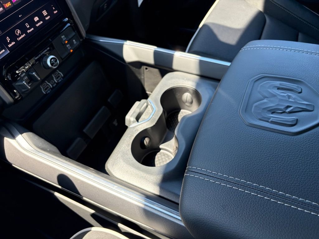 New 2026 RAM 1500 Laramie w/ Sport Appearance Package AWD/4WD image 18