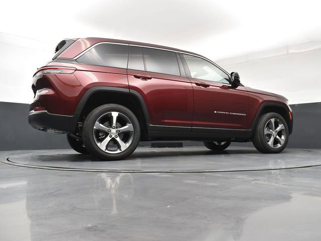 New 2026 Jeep Grand Cherokee Limited w/ Luxury Tech Group II image 24
