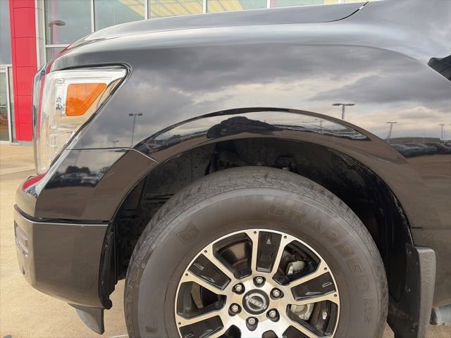 Used 2023 Nissan Titan SV w/ SV Convenience Package image 7
