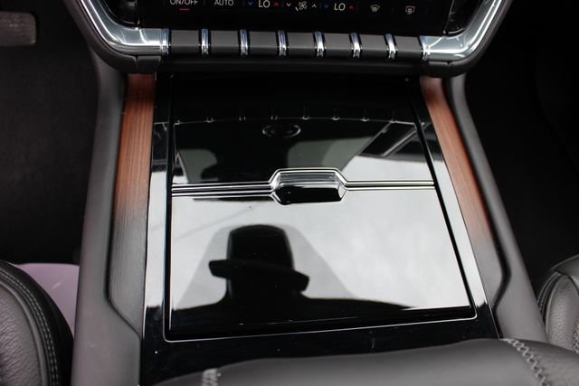 Used 2025 GMC Yukon Denali w/ Sun & Power Step Package image 32