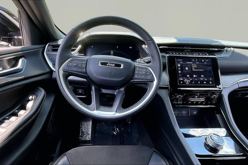 Used 2023 Jeep Grand Cherokee L Laredo RWD image 9