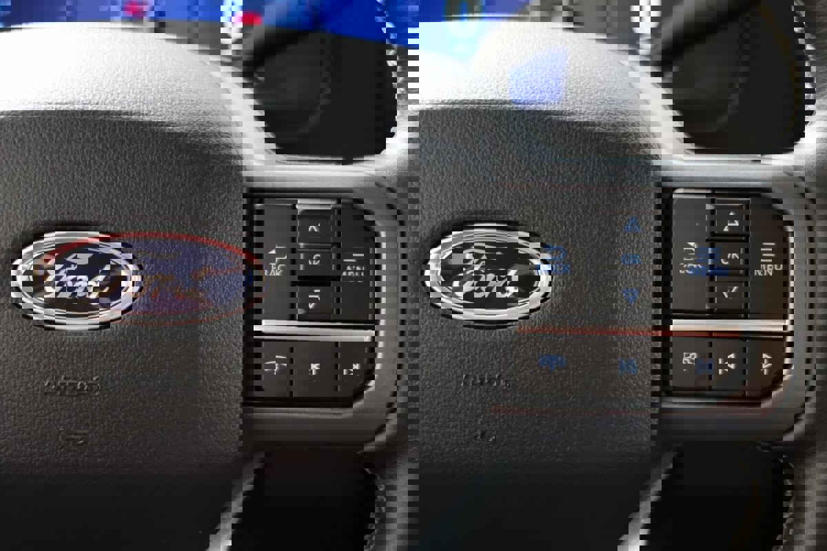 Used 2025 Ford F350 Lariat w/ Chrome Package image 30