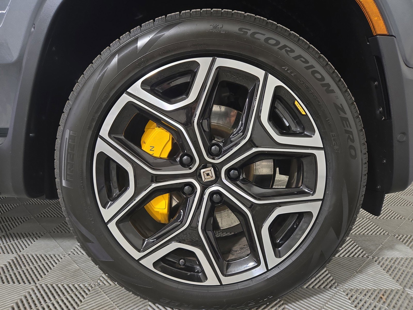 Used 2024 Rivian R1S Adventure AWD/4WD image 11