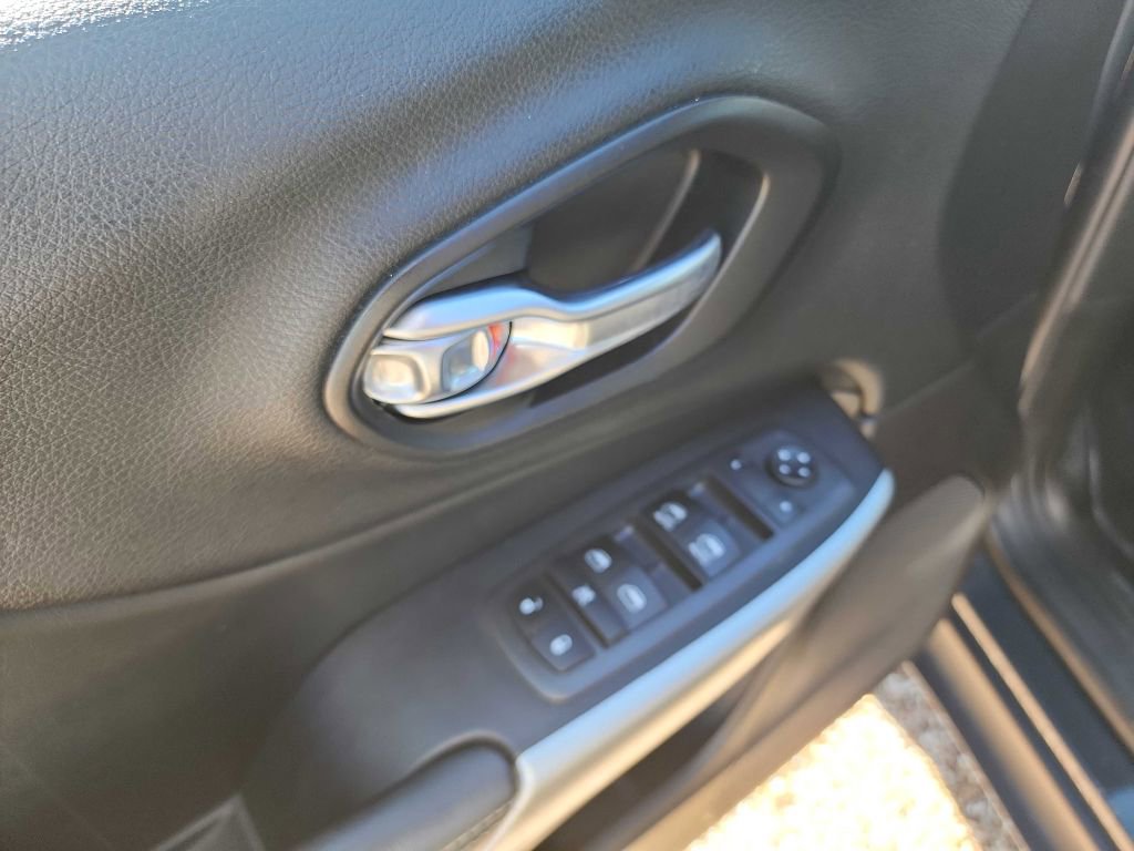 Used 2018 Jeep Cherokee Latitude Plus image 15