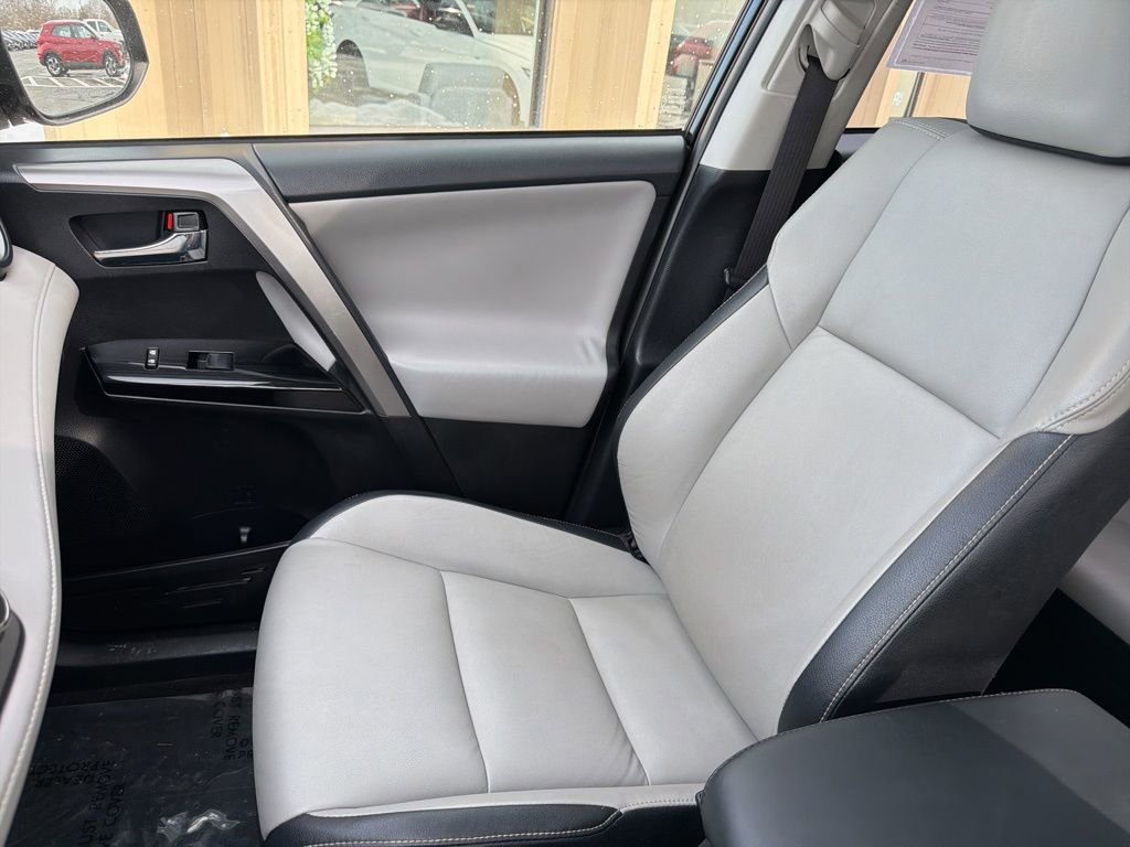Used 2017 Toyota RAV4 Limited image 29