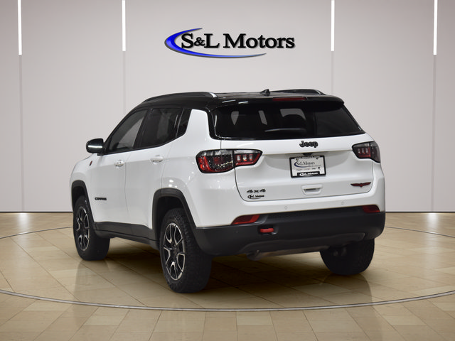 Used 2025 Jeep Compass Trailhawk AWD/4WD image 6