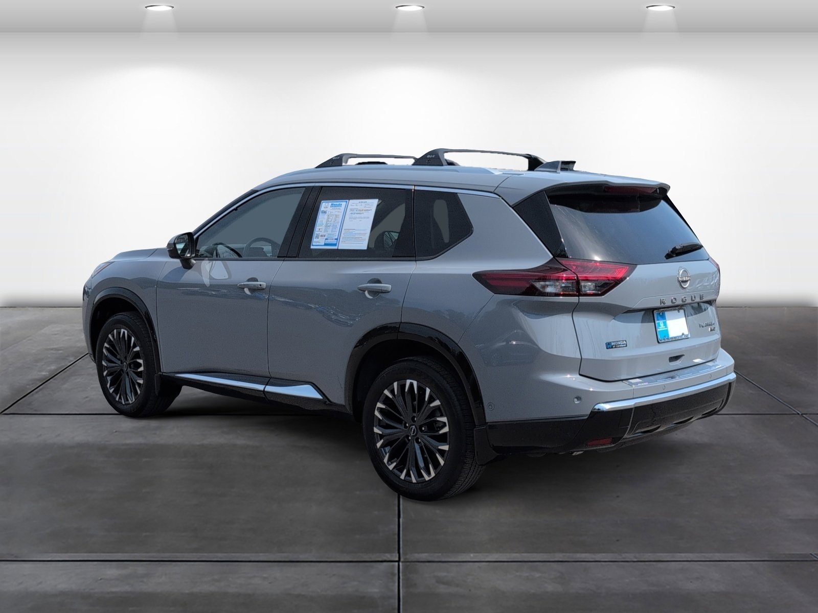 Used 2025 Nissan Rogue Platinum w/ Platinum Premium Package image 3