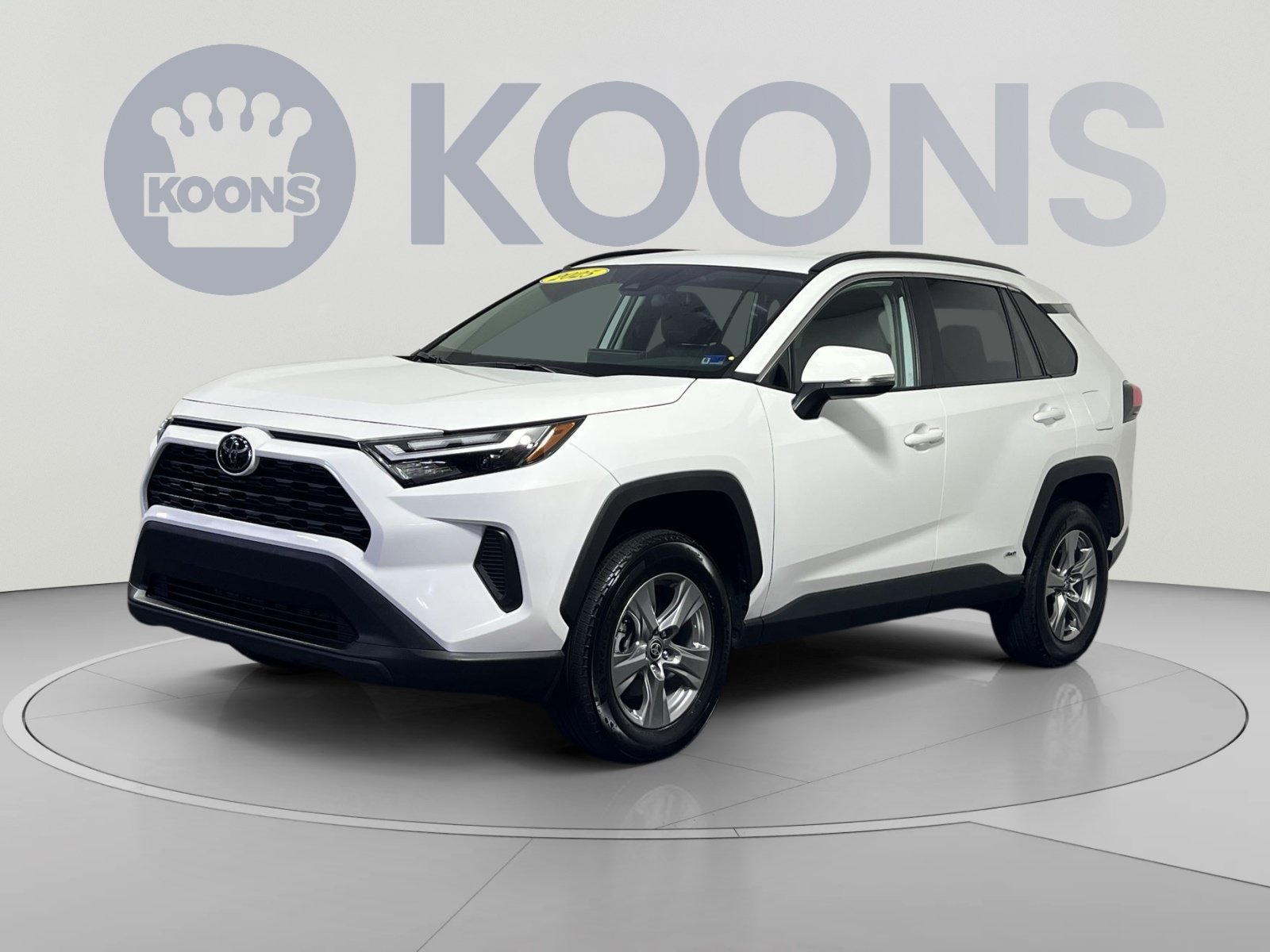 Used 2025 Toyota RAV4 XLE AWD/4WD image 1
