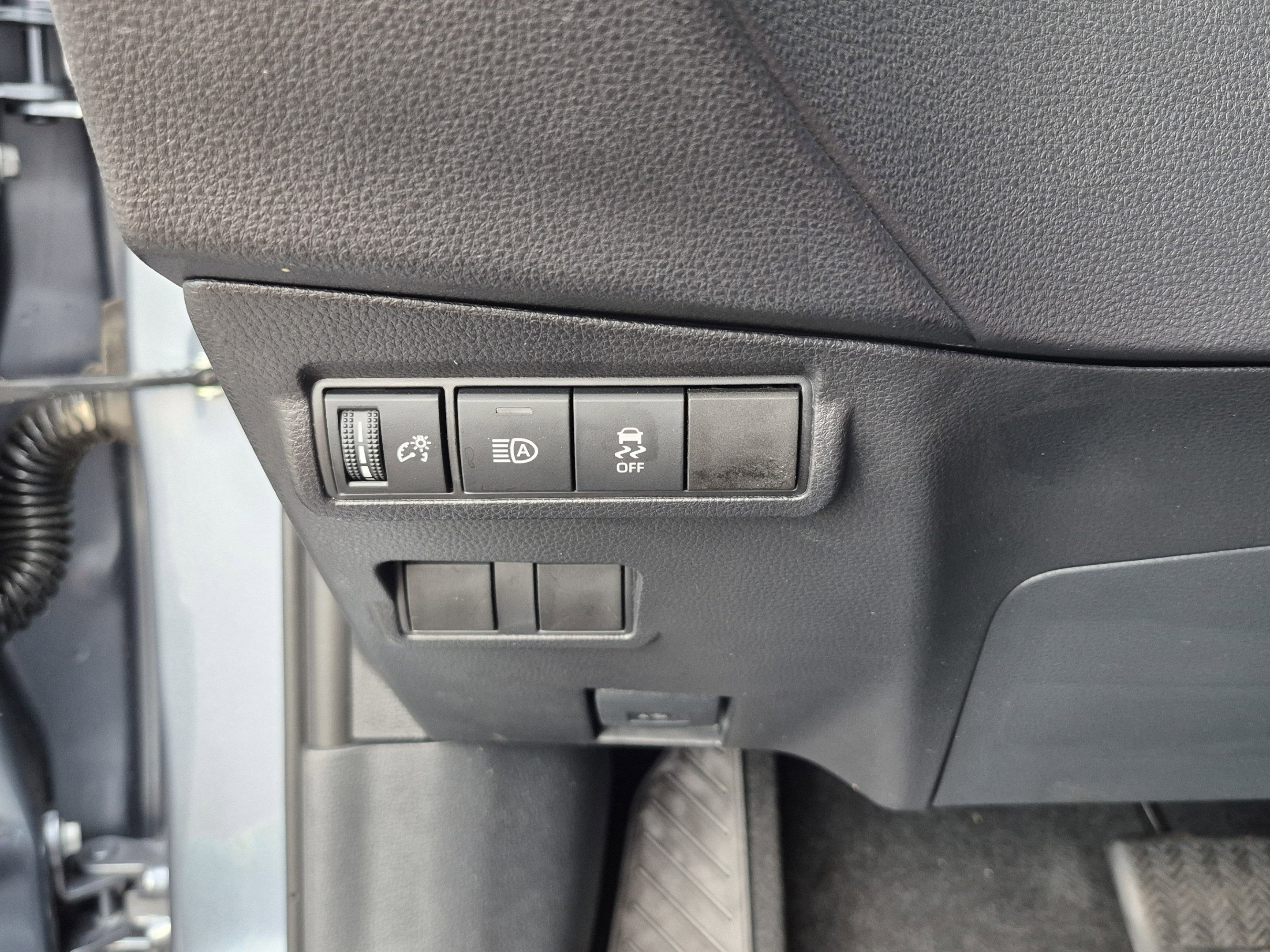 Used 2026 Toyota Corolla Cross LE FWD image 29