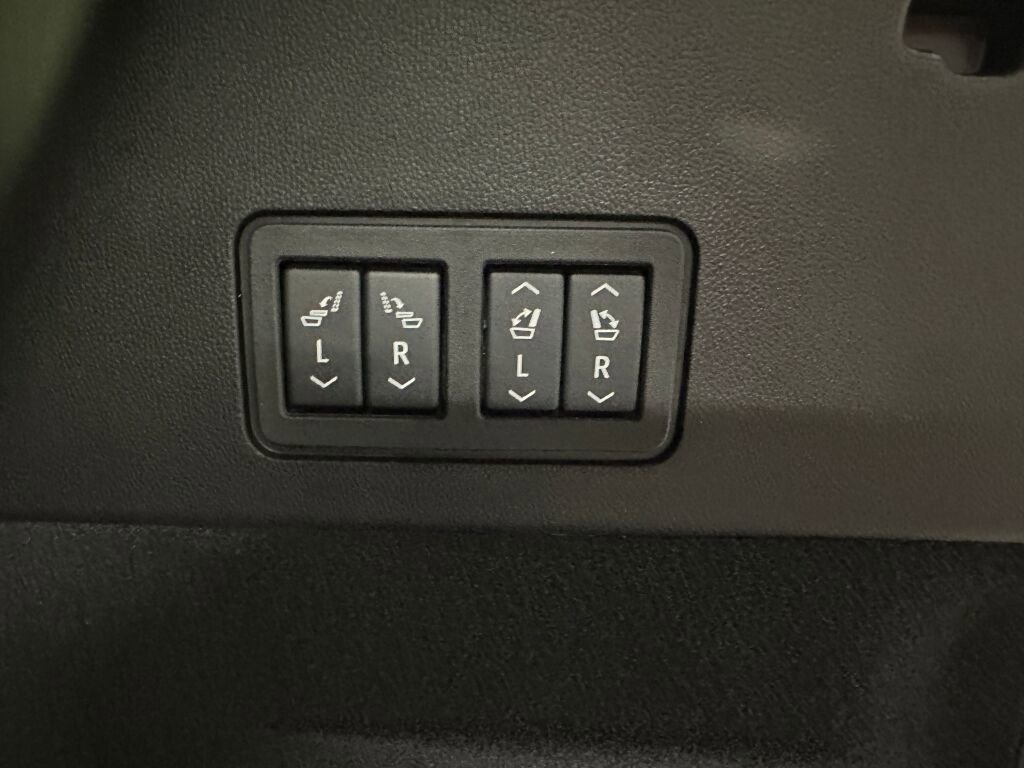 Certified 2025 Cadillac XT6 Sport w/ Technology Package image 34