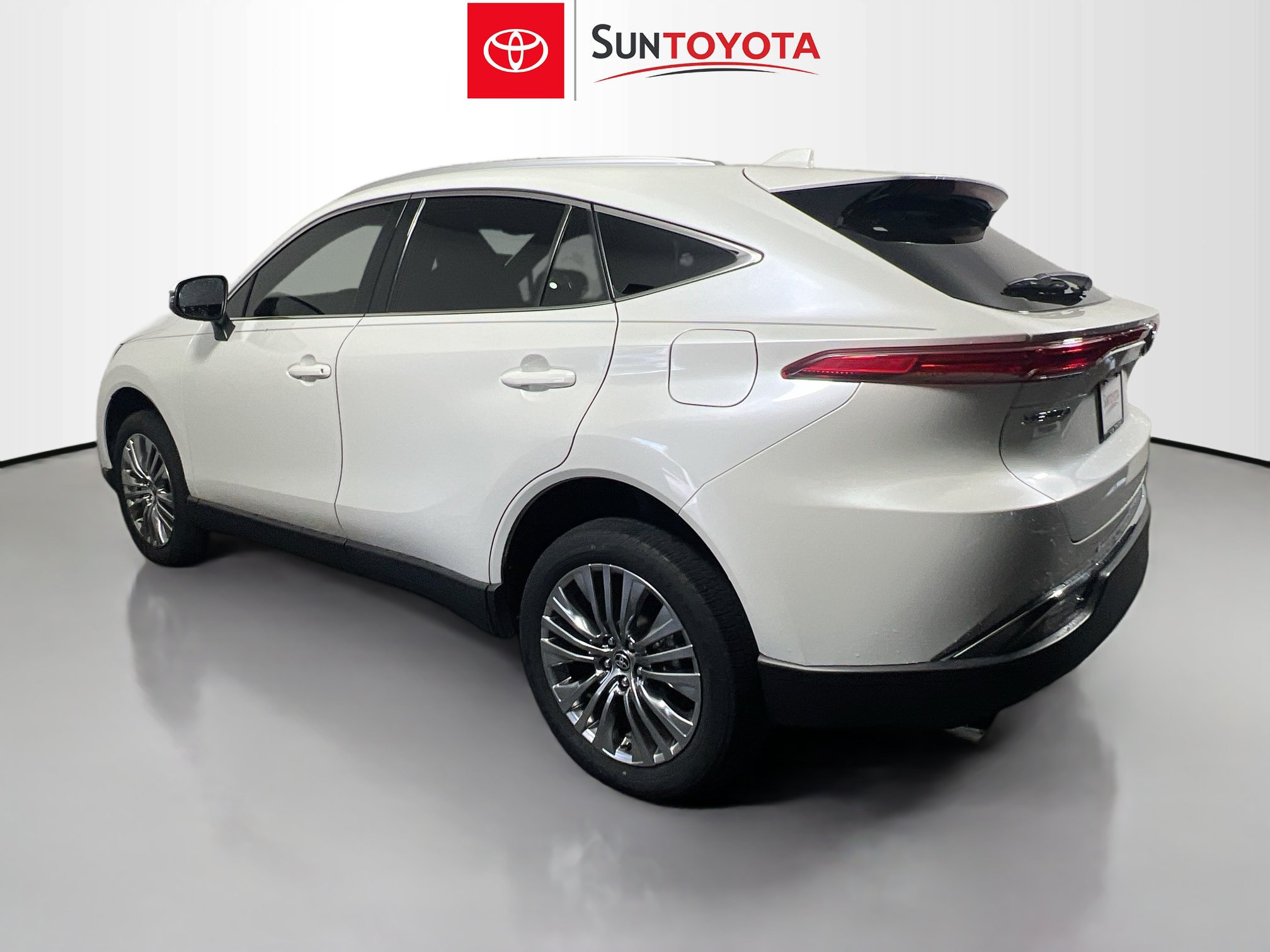 Used 2022 Toyota Venza Limited AWD/4WD image 6