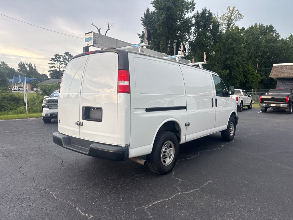 Used 2022 Chevrolet Express 3500 w/ Driver Convenience Package RWD image 5