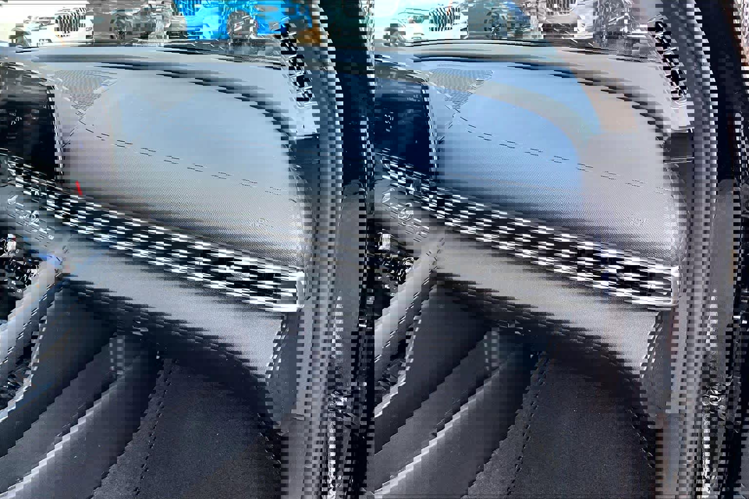 Used 2022 Hyundai Elantra Limited w/ Preferred Accessory Package image 19