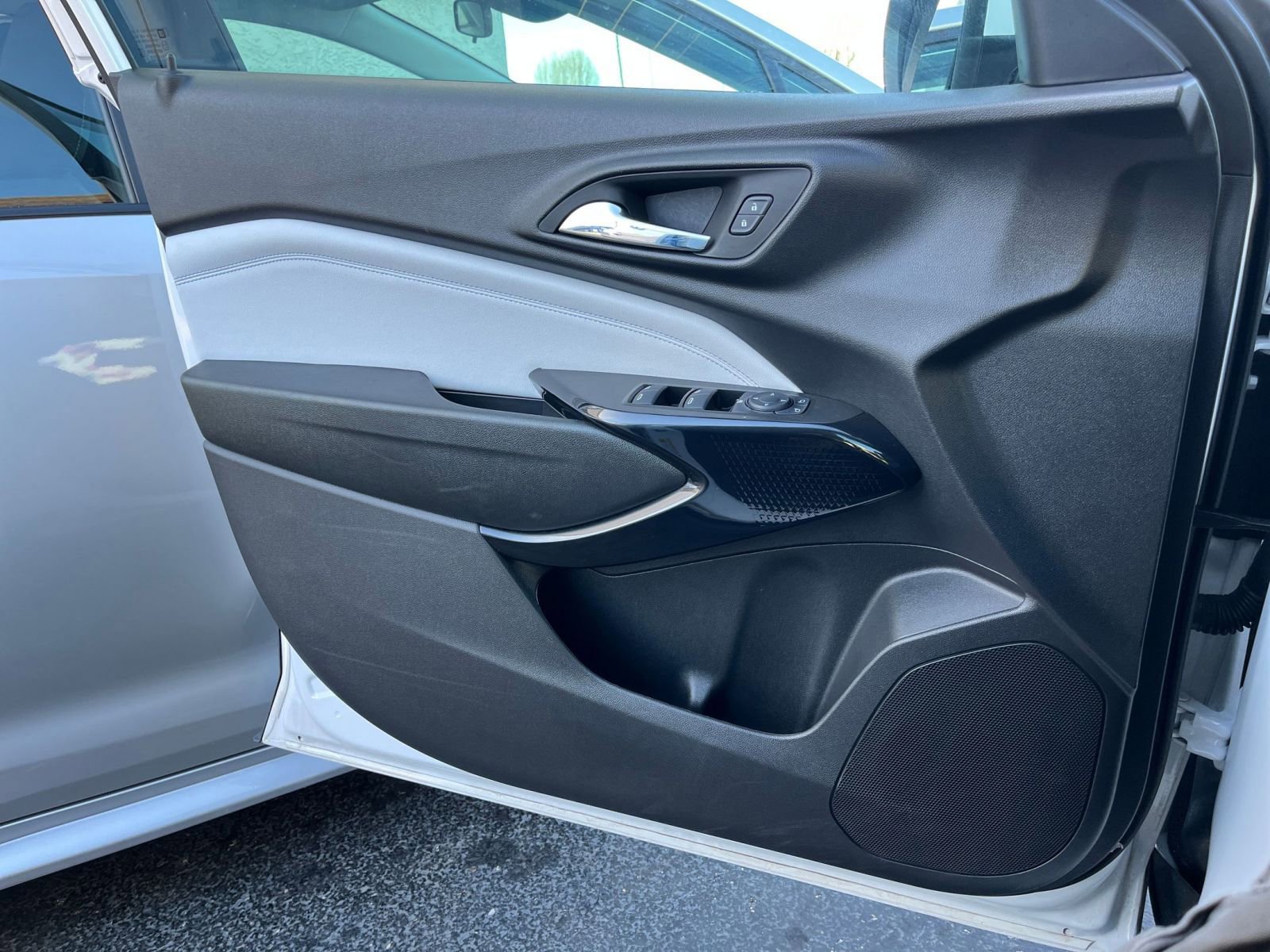 Used 2025 Chevrolet Trax LT image 18