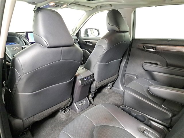 Used 2024 Toyota Highlander Limited image 11