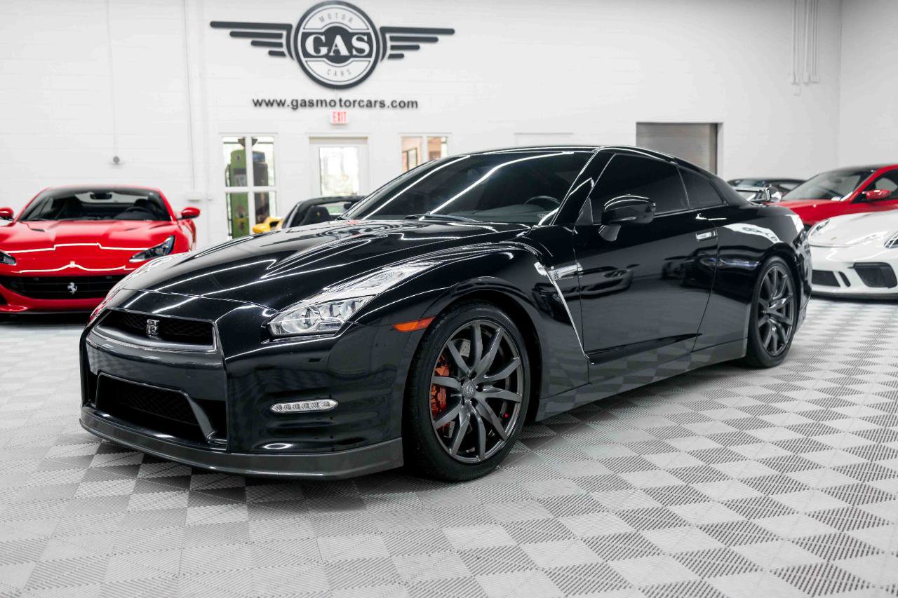 Used 2015 Nissan GT-R Premium AWD/4WD image 3