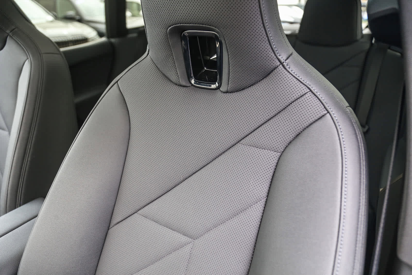 Used 2025 BMW iX xDrive50 w/ Premium Package image 21