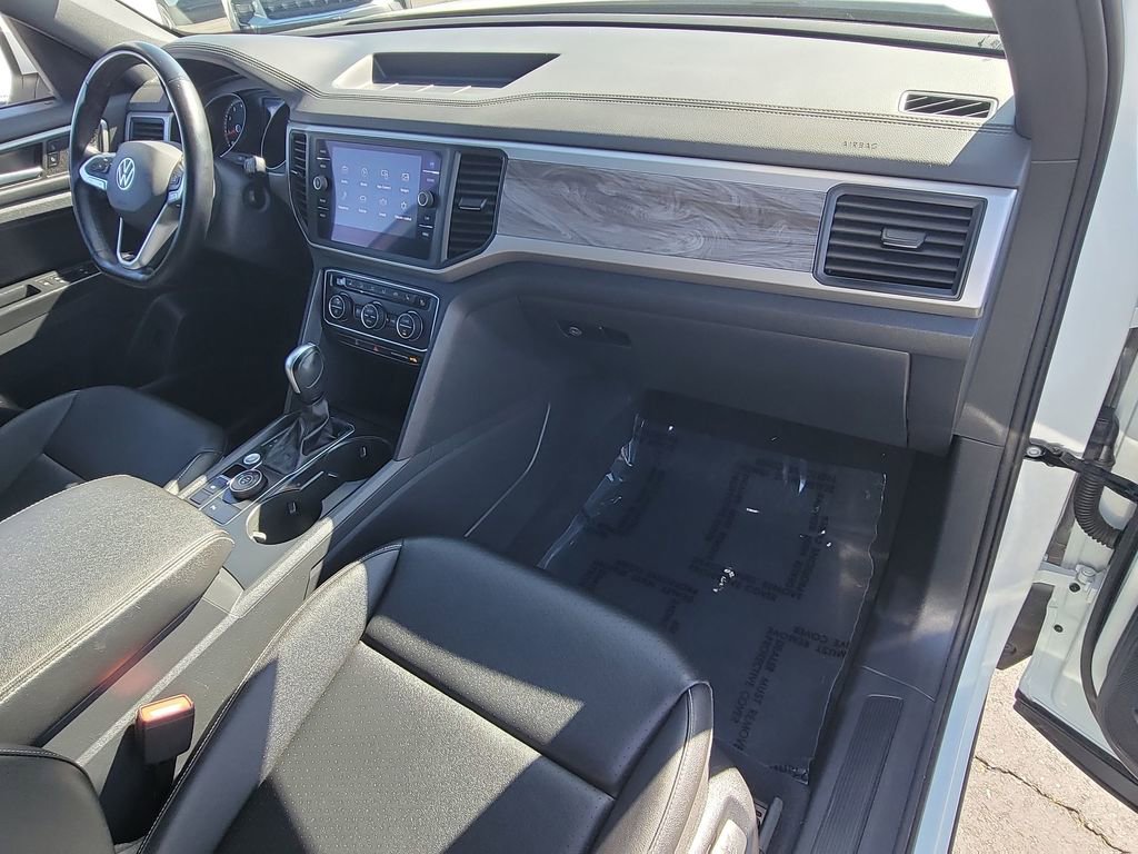 Used 2020 Volkswagen Atlas Cross Sport SE w/ Panoramic Sunroof Package image 28
