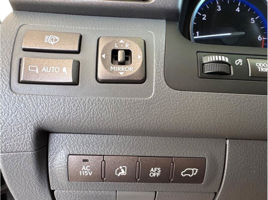 Used 2009 Lexus LX 570 4WD w/ Preferred Accessory Pkg image 26