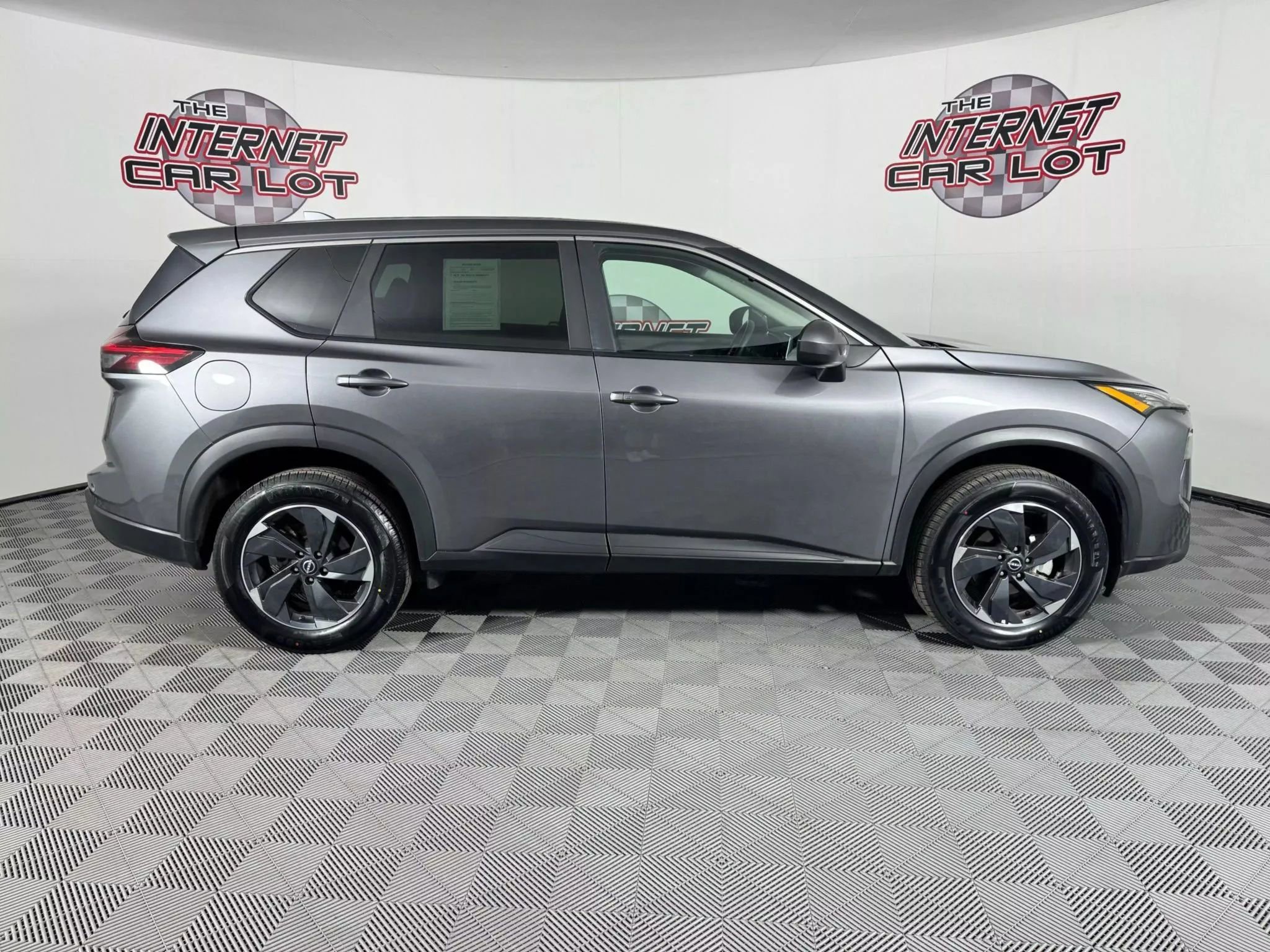 Used 2024 Nissan Rogue SV AWD/4WD image 8