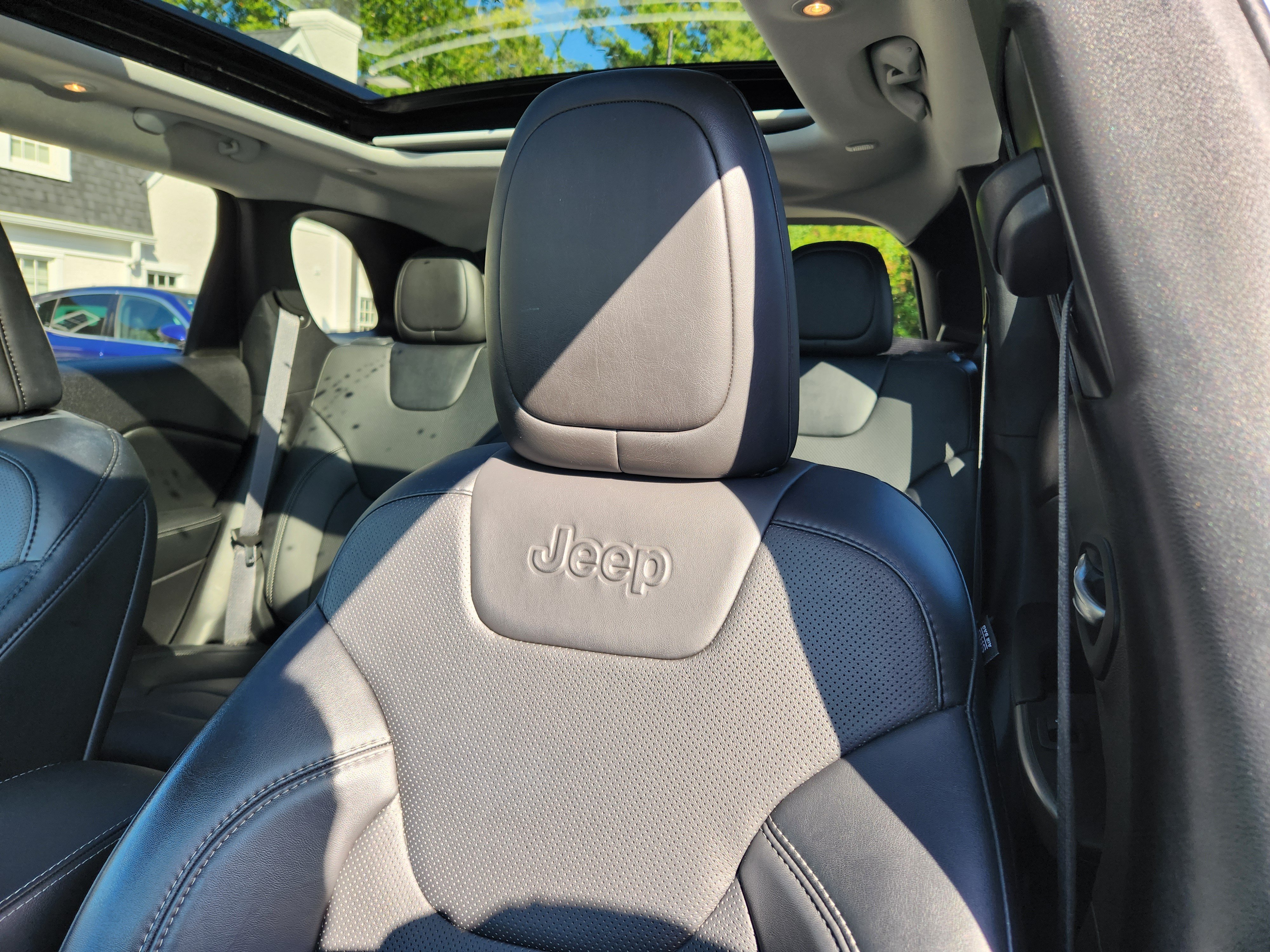 Used 2022 Jeep Cherokee Limited w/ Mopar Interior Package AWD/4WD image 11