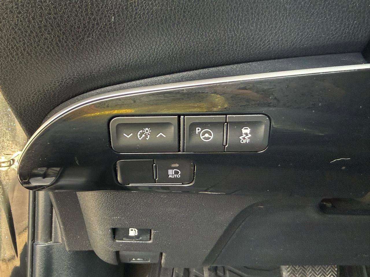 Used 2021 Toyota Prius XLE image 30