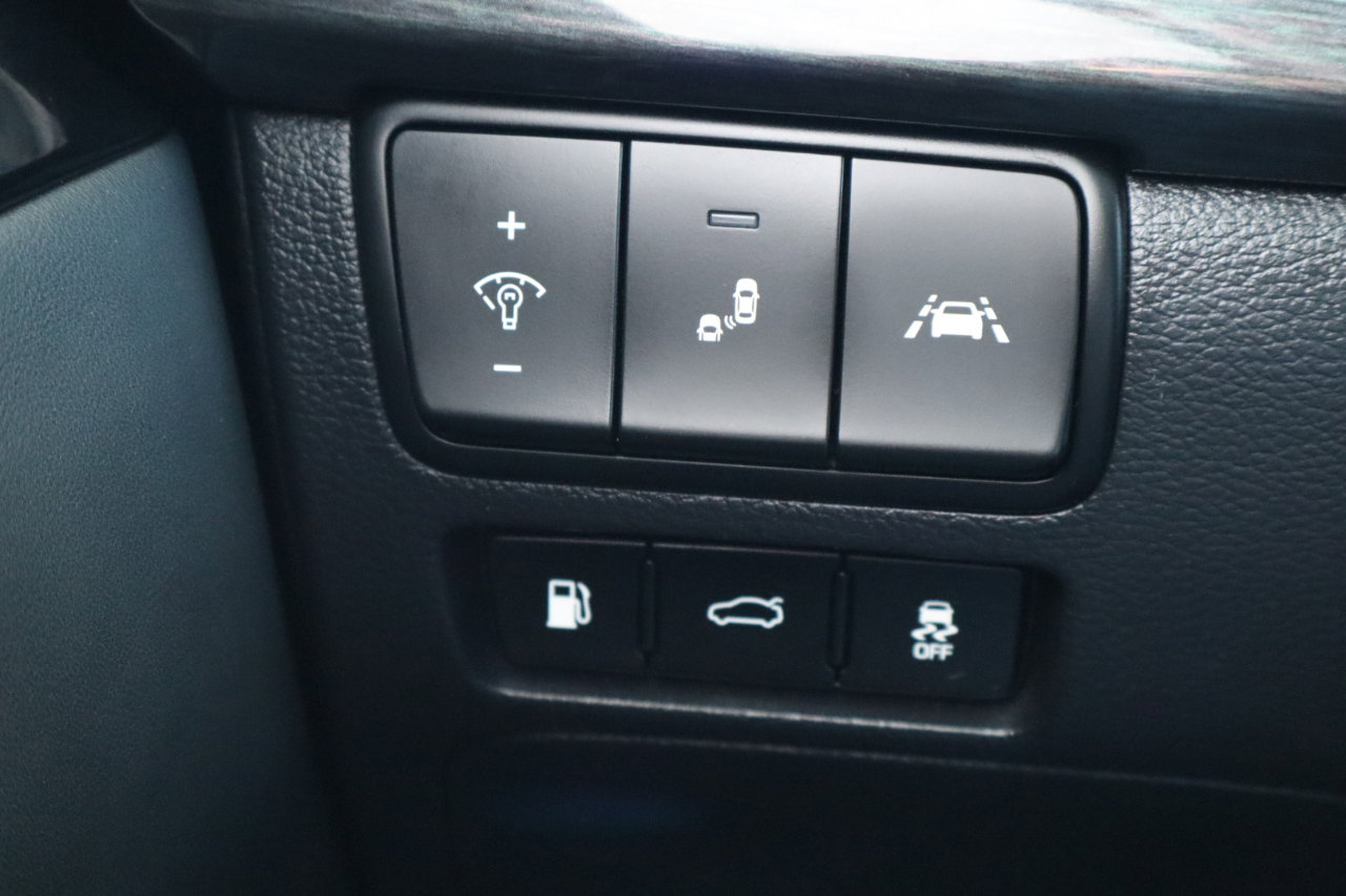 Used 2018 Kia Cadenza Limited image 23