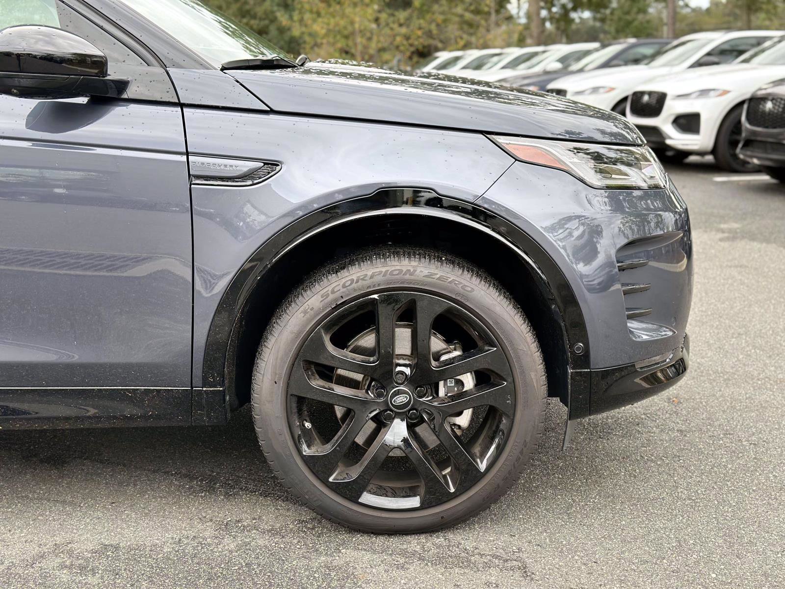 New 2025 Land Rover Discovery Sport Dynamic SE image 6