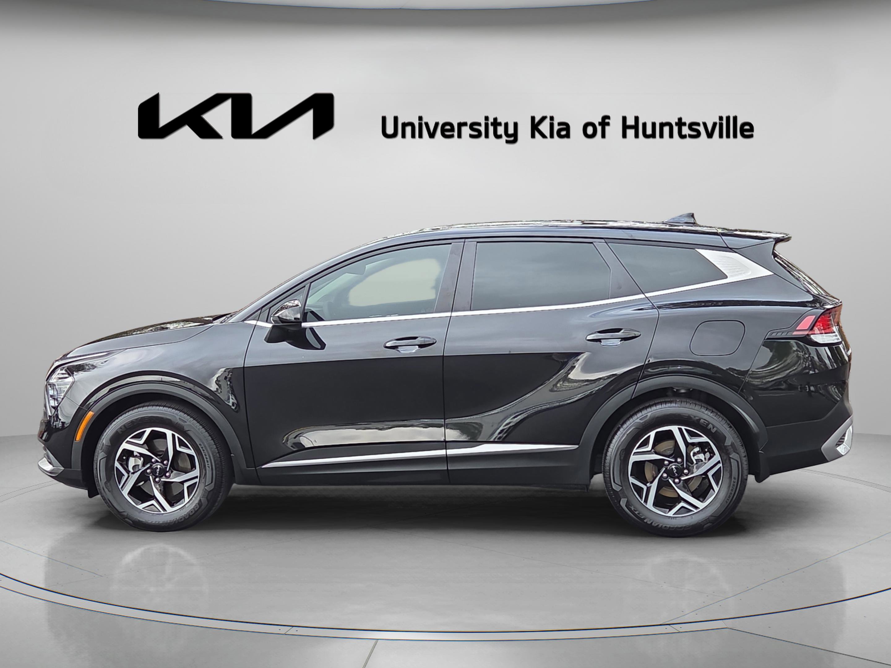 Used 2025 Kia Sportage LX image 4