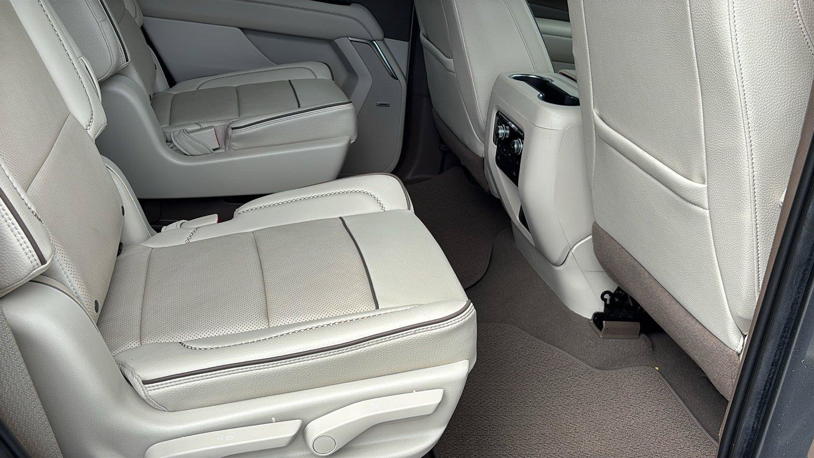 Used 2022 GMC Yukon Denali AWD/4WD image 24