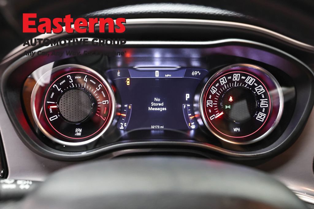 Used 2022 Dodge Challenger SXT image 18