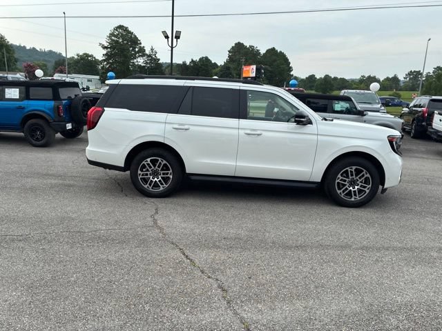 Used 2025 Ford Expedition Active AWD/4WD image 40