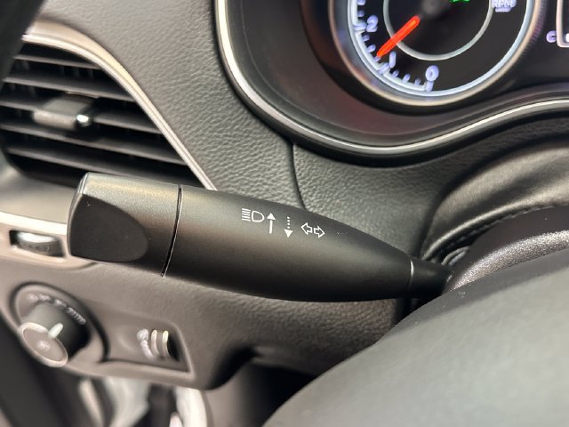Used 2019 Jeep Cherokee Latitude w/ Popular Appearance Group AWD/4WD image 32
