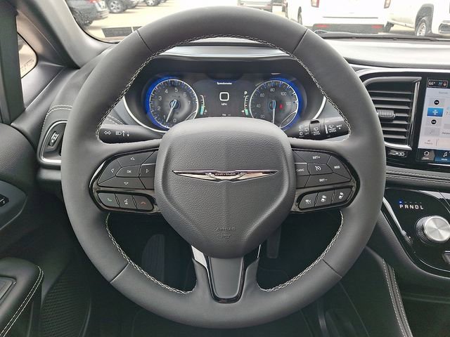 Used 2026 Chrysler Pacifica Limited w/ S Appearance Package AWD/4WD image 23