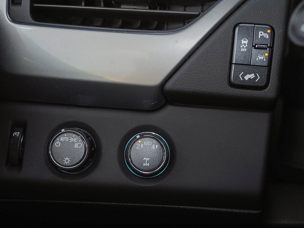 Used 2018 Chevrolet Suburban LT image 30