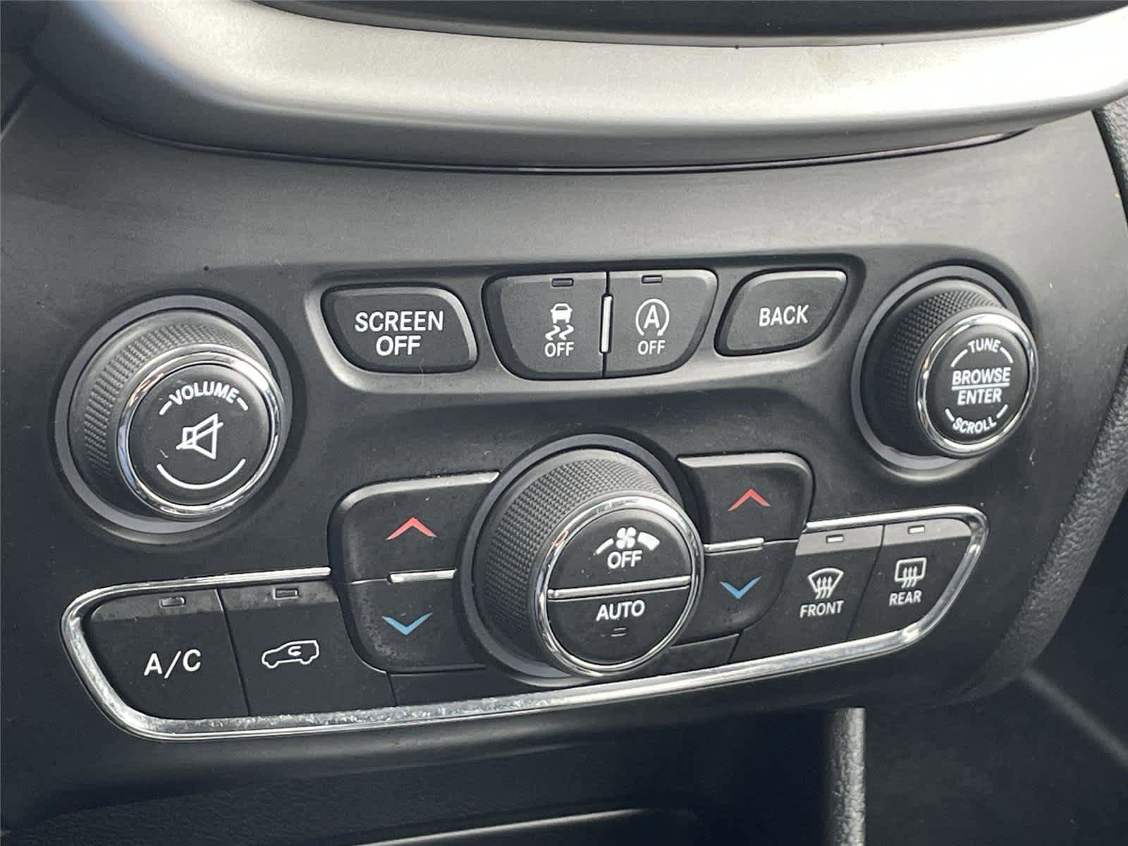 Used 2016 Jeep Cherokee Overland AWD/4WD image 23