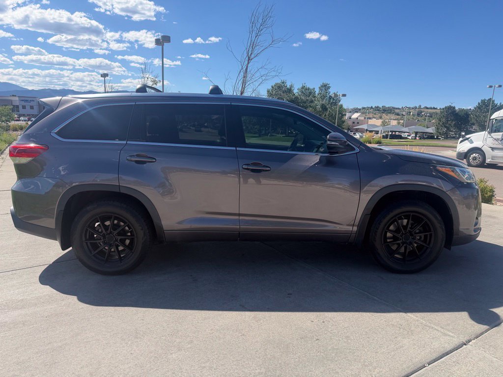 Used 2019 Toyota Highlander Limited Platinum AWD/4WD image 9