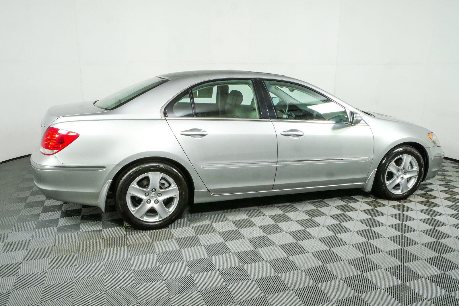 Used 2007 Acura RL w/ Technology Package AWD/4WD image 23