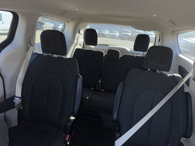 Used 2021 Chrysler Pacifica Touring image 10
