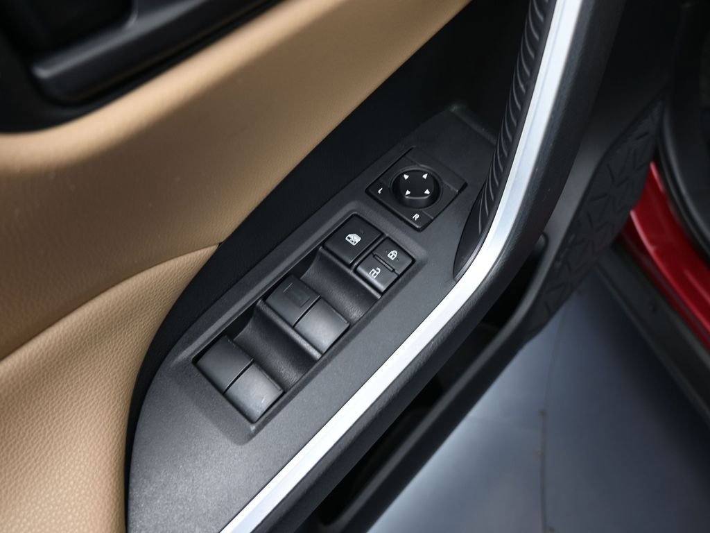 Used 2019 Toyota RAV4 LE image 13