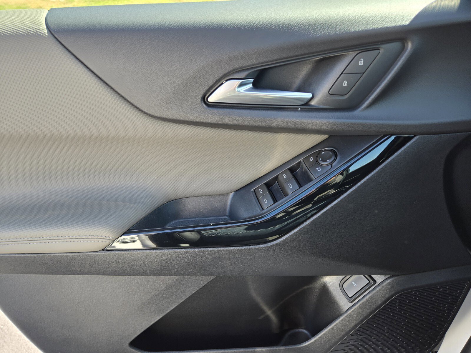 New 2026 Chevrolet Equinox LT w/ Convenience Package II image 12