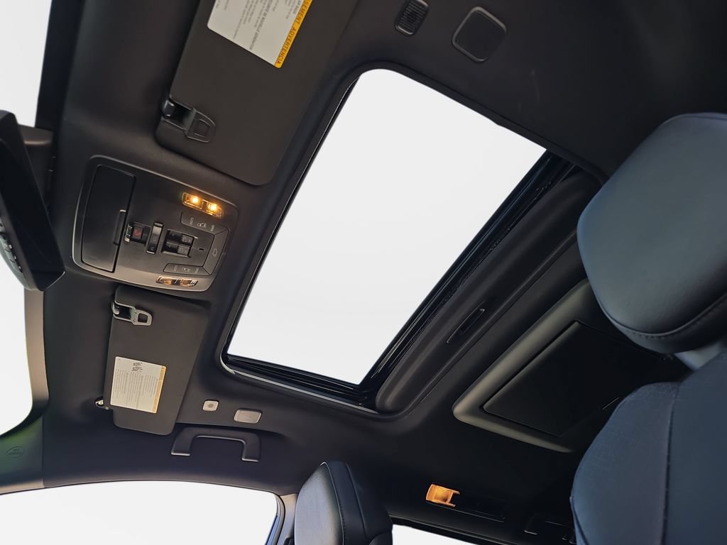 Used 2025 Toyota Sienna Platinum AWD/4WD image 32
