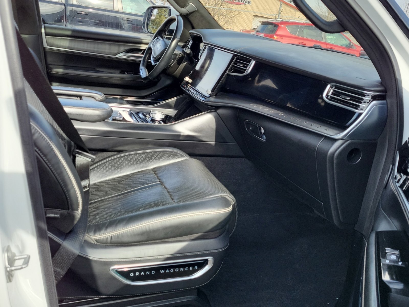 Used 2022 Jeep Grand Wagoneer Series II AWD/4WD image 13