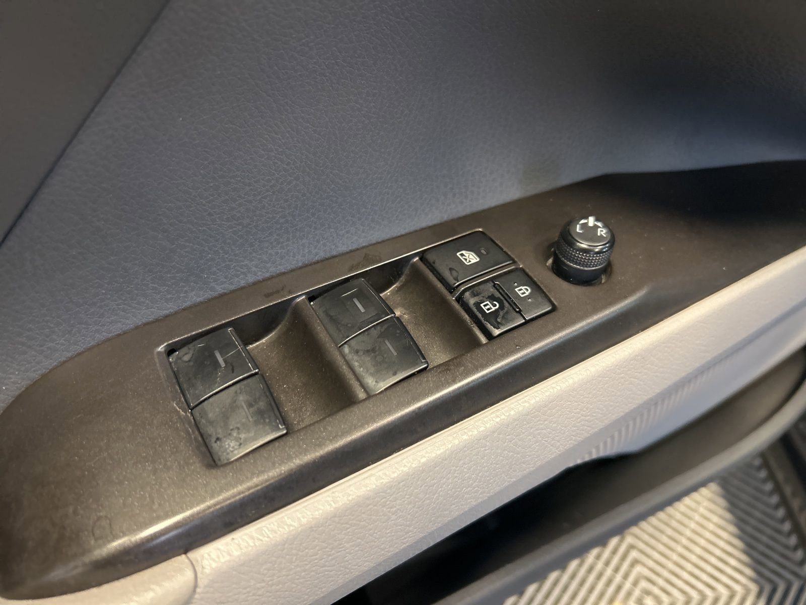 Used 2023 Toyota Camry SE image 13