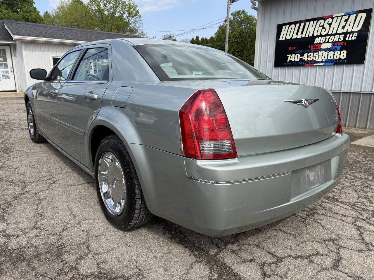 Used 2005 Chrysler 300 Touring RWD image 7