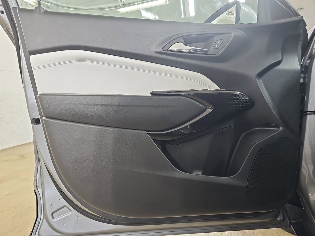 Certified 2024 Chevrolet Trax LT w/ Driver Confidence Package image 31