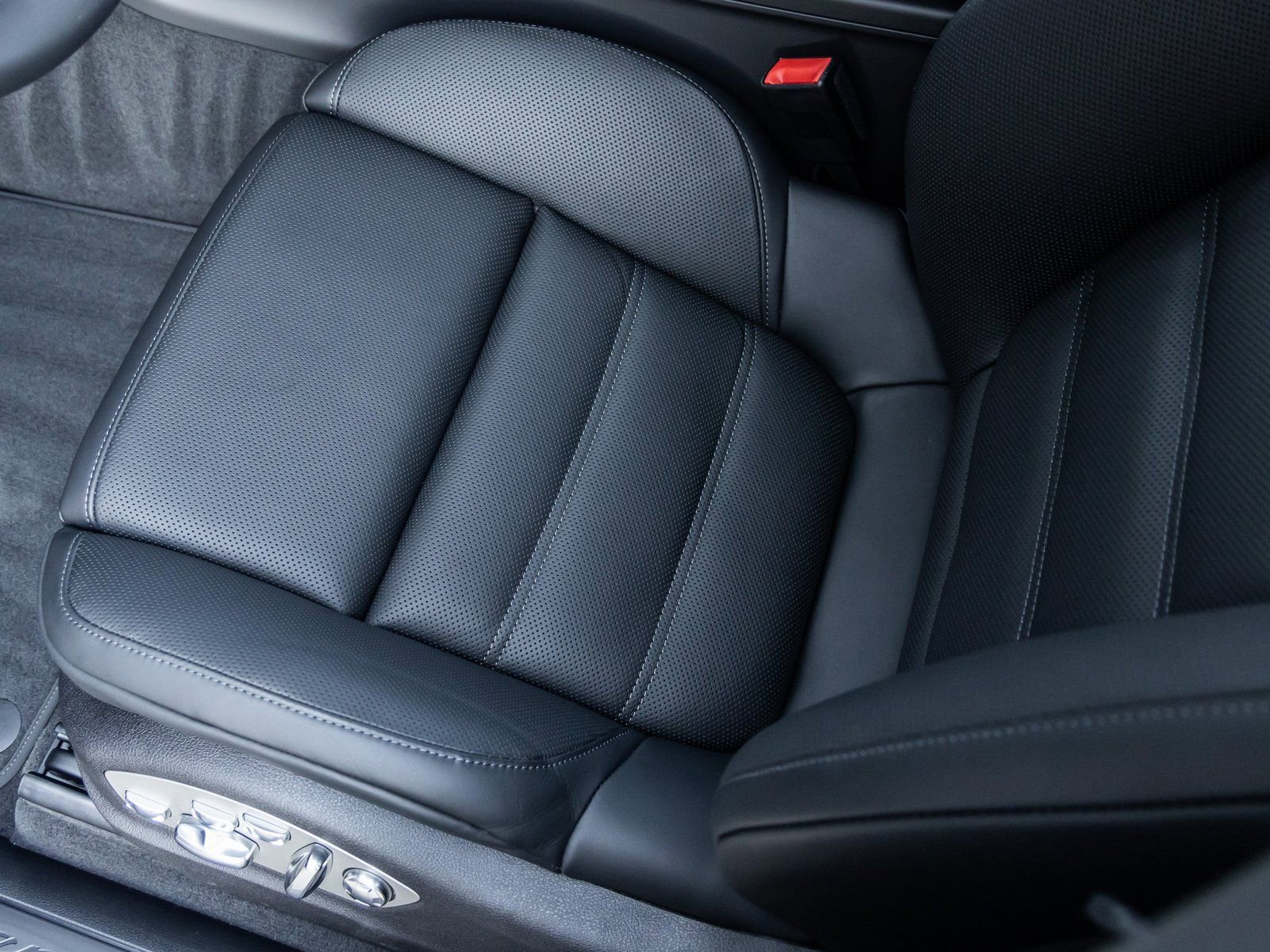 Certified 2026 Porsche Macan image 26